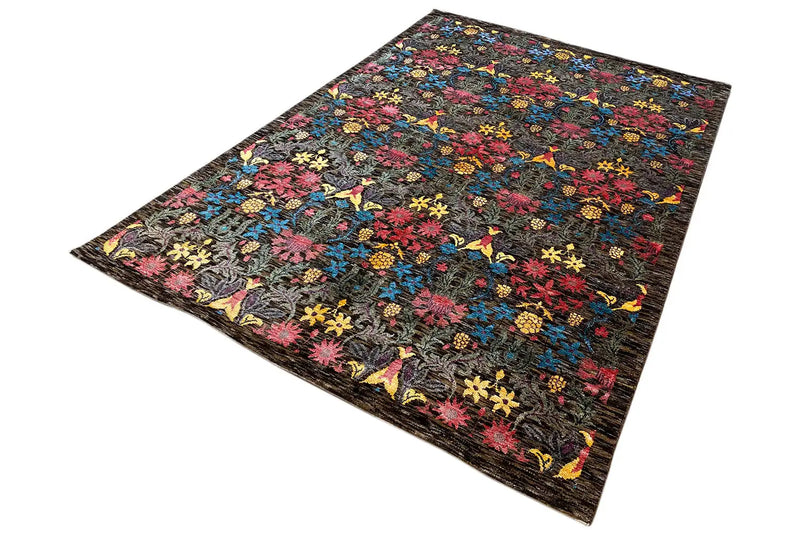 Dieser schöne mehrfarbige Designerteppich mit Blumenmuster ist handgeknüpft.